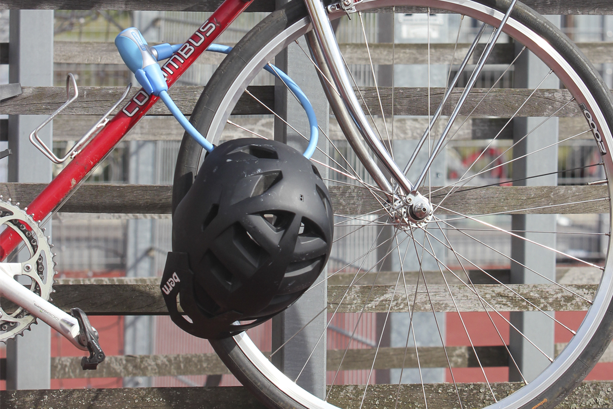 Lock helmet deals to bicycle