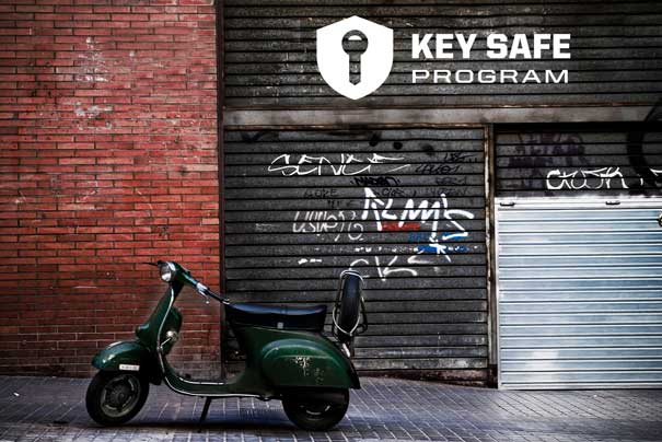 Werbefoto für das „Schlüsselsafe-Programm“