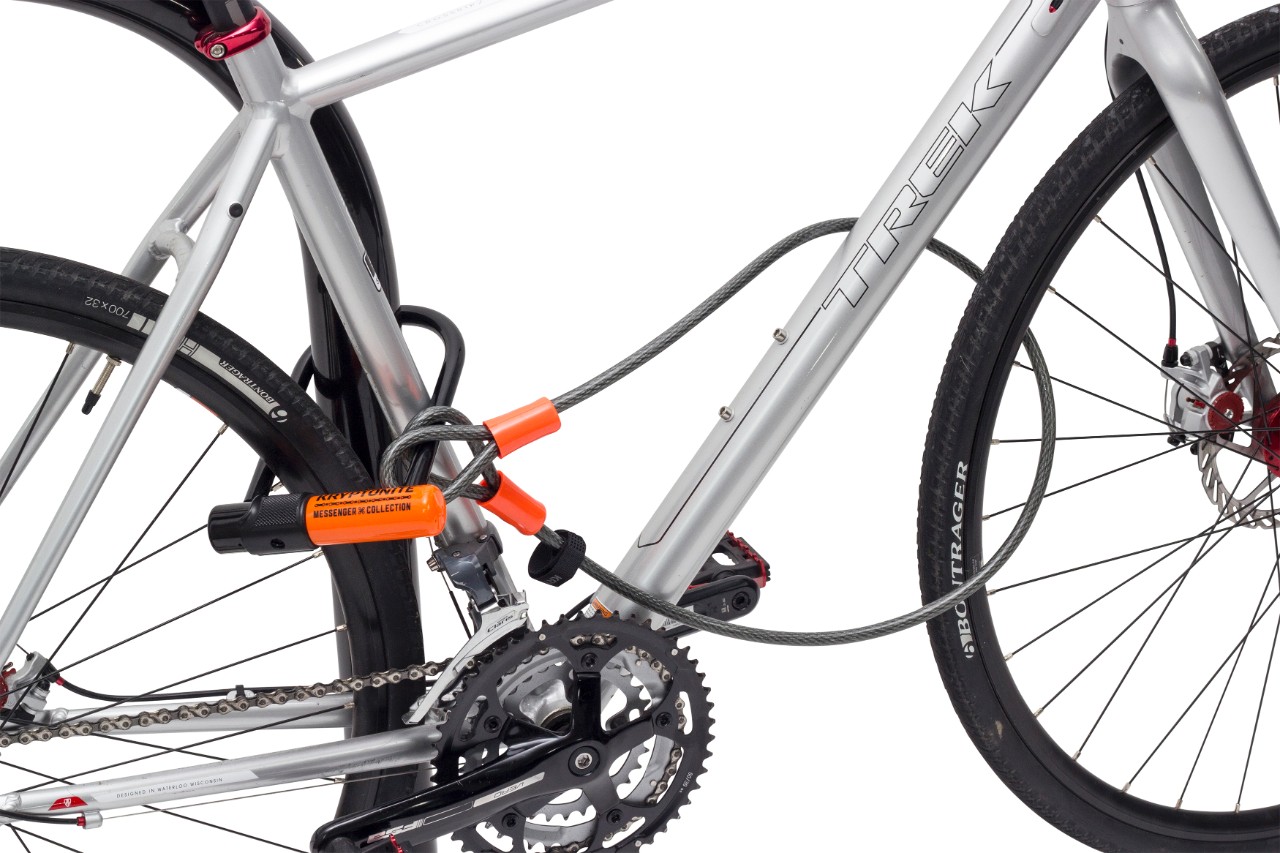 Locking bike with u lock outlet
